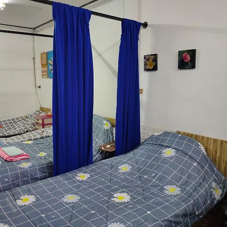 Sip N' Camp Hostel Bangkok Exterior photo