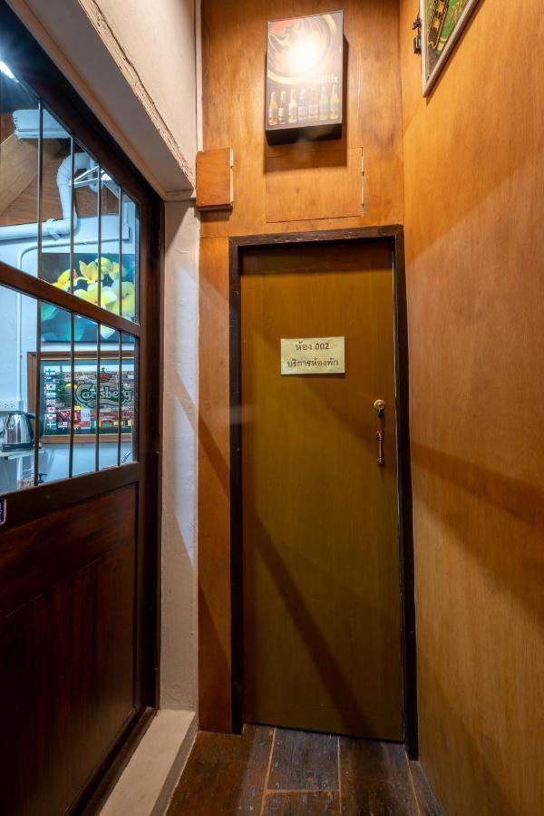 Sip N' Camp Hostel Bangkok Exterior photo
