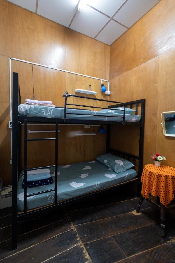 Sip N' Camp Hostel Bangkok Exterior photo