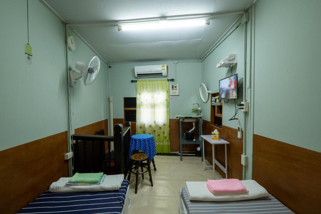 Sip N' Camp Hostel Bangkok Exterior photo