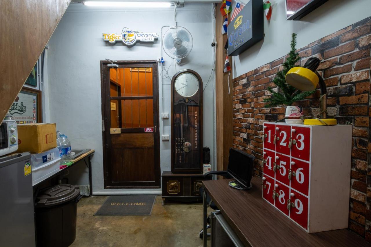 Sip N' Camp Hostel Bangkok Exterior photo